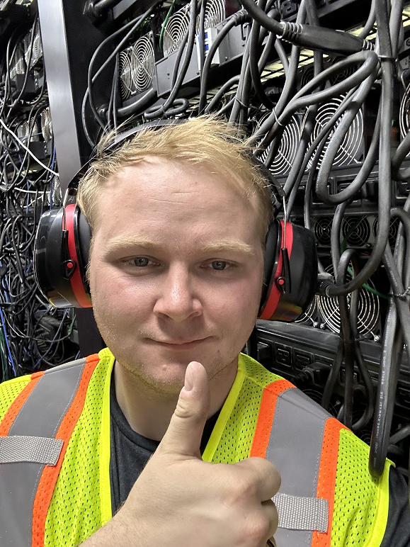 FractionMining's tweet photo. 👷 Our CEO/Founder Alex @tacticalinvest_  is on-site getting those S19's primed and ready to Mine all that #BTC!

💥"This is HUGE"💥

https://t.co/GiSMXGWVa0

#FractionMining #Crypto #CryptoMining https://t.co/mVJBkmx9Y8