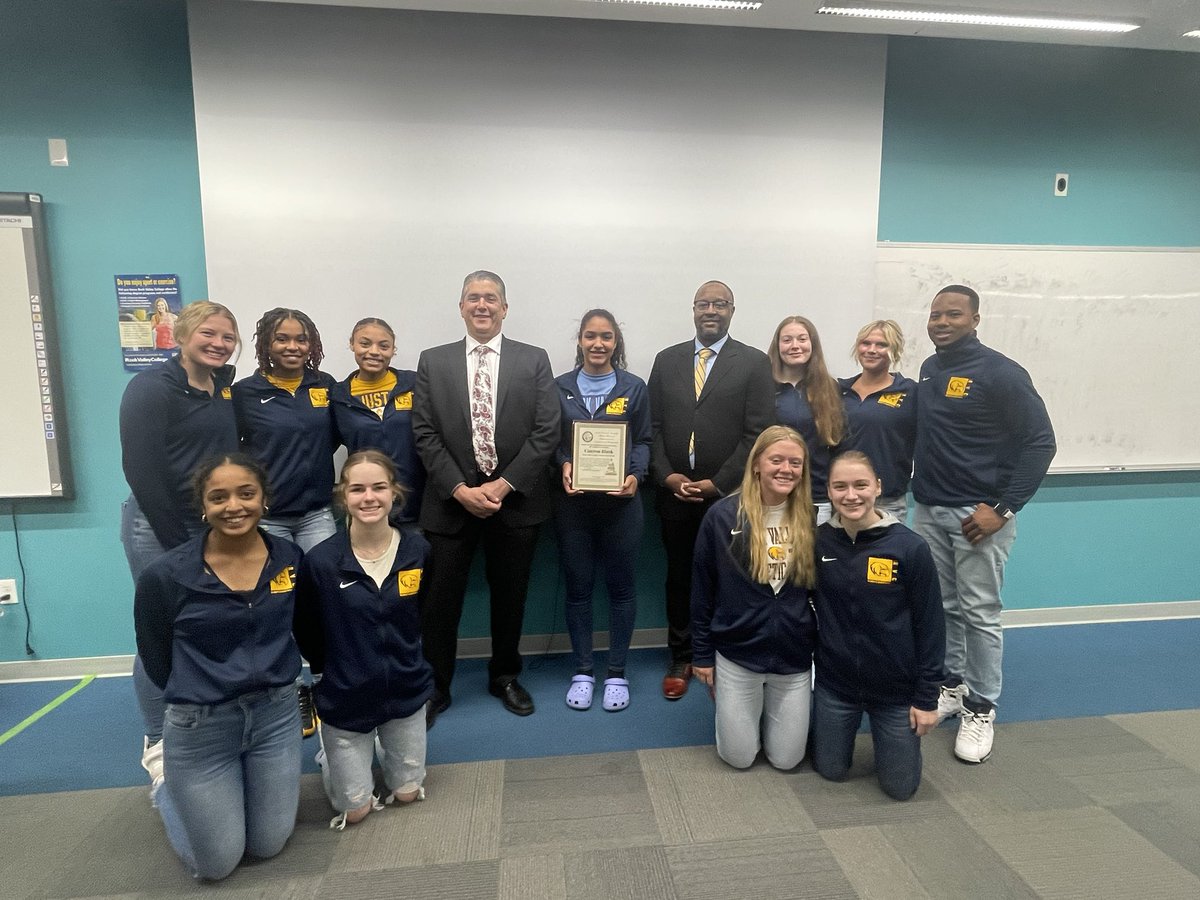 Congratulations to Camron Blank on being recognized by the state of Illinois for her continued success. Camron continues to be a positive role model for this community. #RiseUp🦅