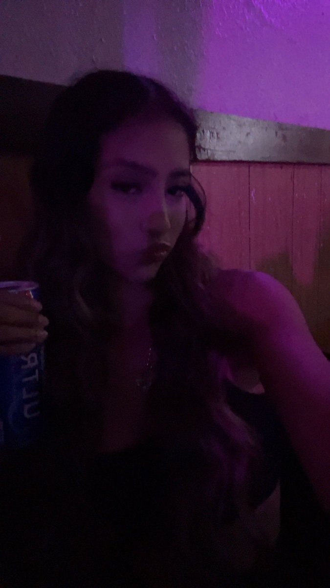 VickyAmaya18's tweet photo. night out 🖤 https://t.co/HlF3WimUoc