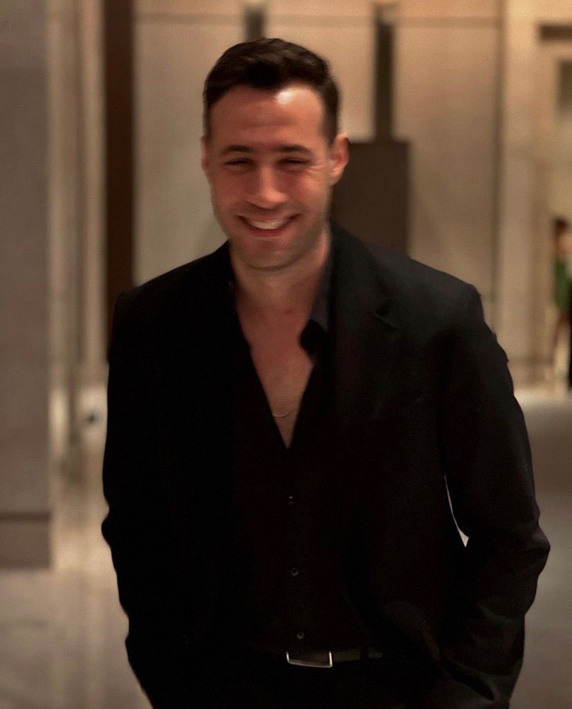 Happy birthday to this beautiful man✨<a href="/modolunay/">Mehmet Ozan Dolunay</a> 160 characters are not enough to explain why I love and respect him so much🥹
There’s a turkish expression «it’s a good thing that you were born»and it was definitely invented for people like you. İyi ki doğdun Ozan,iyi ki varsin🌹