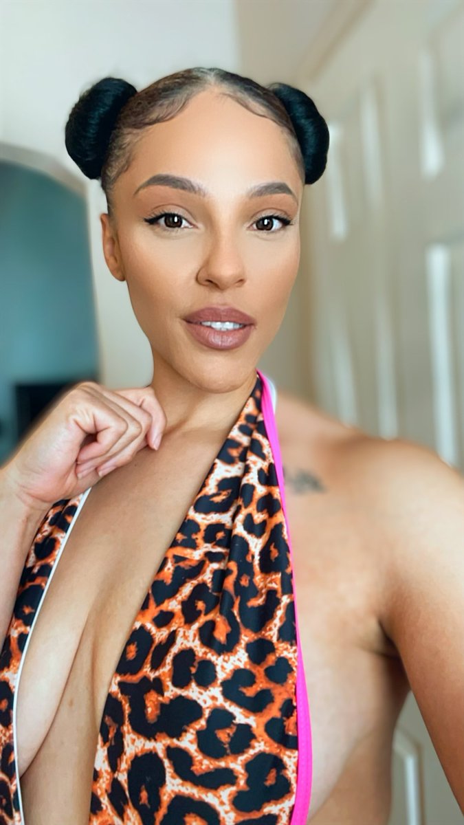 SimoneSais's tweet photo. 🐆🐆🐆
#lightskincuties #lightskinbeauties #curlyhair #curlyhairbeauties #lingerie #bodysuit #OFbeauties https://t.co/UUqBUkU4D7