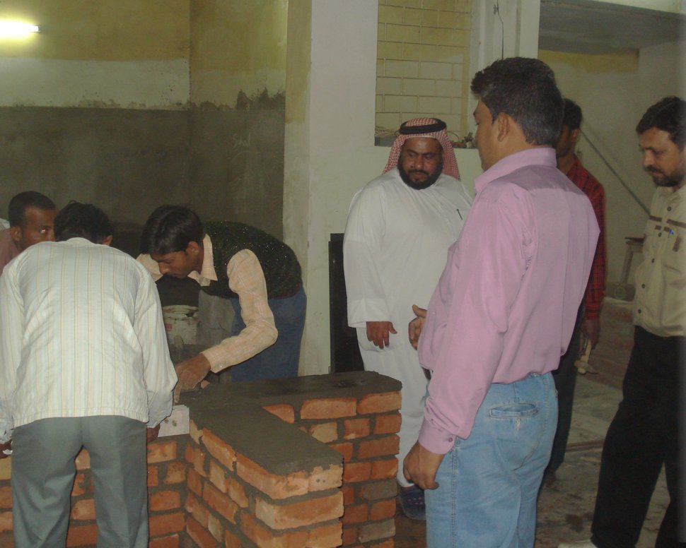 ahmed93alkhaldi's tweet image. أحد أسباب خروجي من المقاولات هو :
تخبيب العامل خاصة الفني على كفيله

أنا أسافر لجلب الفنيين وأتحمل تكاليف كثيرة وأختبر العامل قبل عمله في مؤسستي وهذا السعودي وللأسف أنه سعودي يغريه براتب أكبر بكل حقاره ويقوله سافر وأنا بجيبك : لادين ولا إحترام للأخرين 

المشكلة وزارة العمل سابقاً…