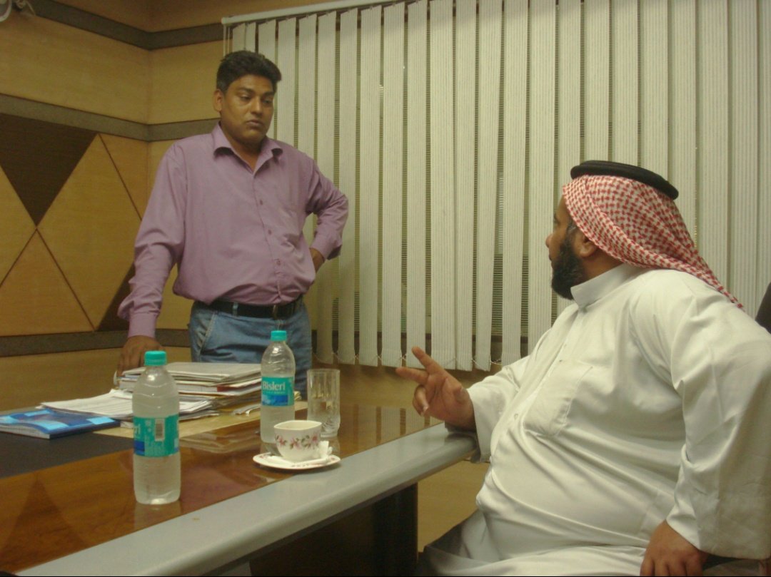 ahmed93alkhaldi's tweet image. أحد أسباب خروجي من المقاولات هو :
تخبيب العامل خاصة الفني على كفيله

أنا أسافر لجلب الفنيين وأتحمل تكاليف كثيرة وأختبر العامل قبل عمله في مؤسستي وهذا السعودي وللأسف أنه سعودي يغريه براتب أكبر بكل حقاره ويقوله سافر وأنا بجيبك : لادين ولا إحترام للأخرين 

المشكلة وزارة العمل سابقاً…