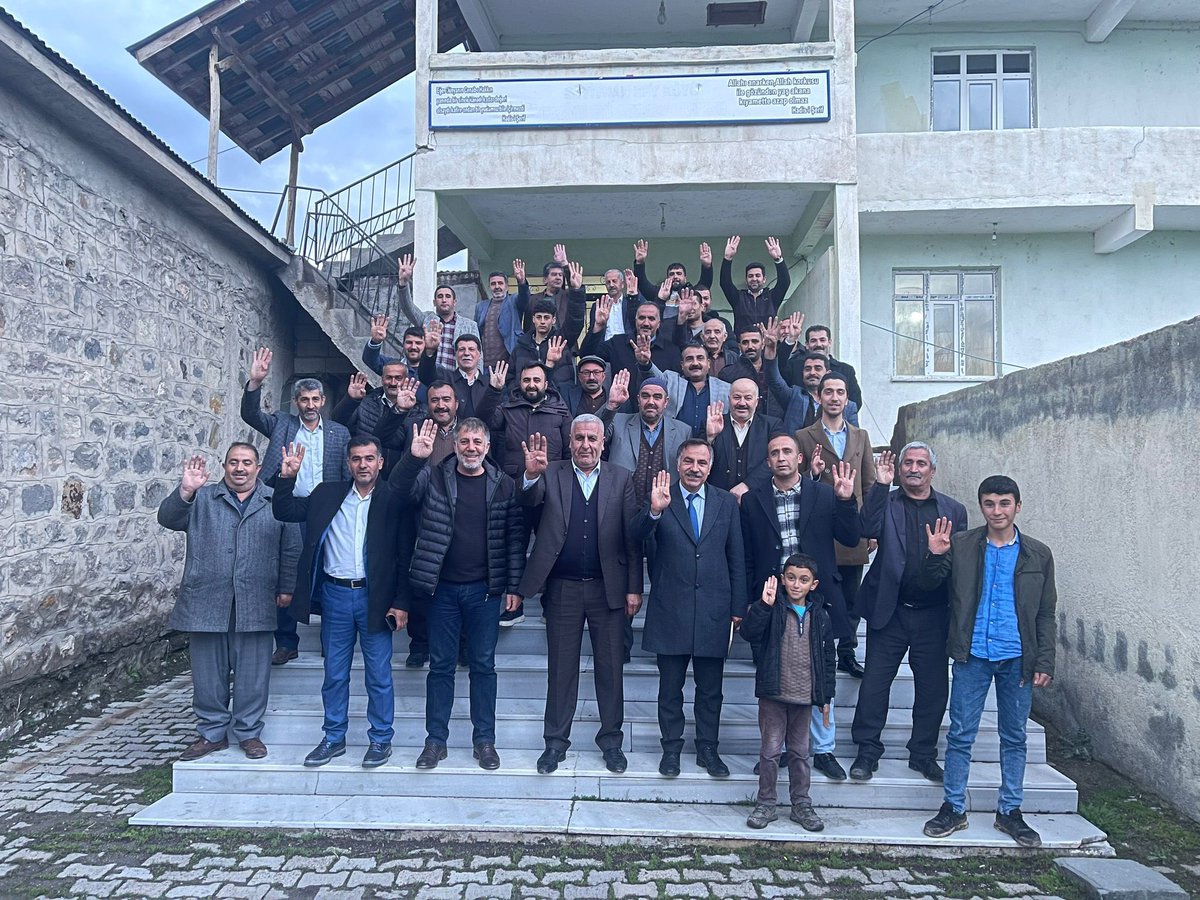 AvAbbasAydin's tweet image. 📌 Hamur Köy Ziyaretleri…

Bu davaya inanmış bir nefer olarak hemşehrilerimizle el ele vererek partimiz ve memleketimiz için çalışmaya devam edeceğiz. 

#Hamur ilçemizin Karaseyda ve 
Seyithan Köylerimizi ziyaret ettik.
#inandığınyoldayürü #AkParti