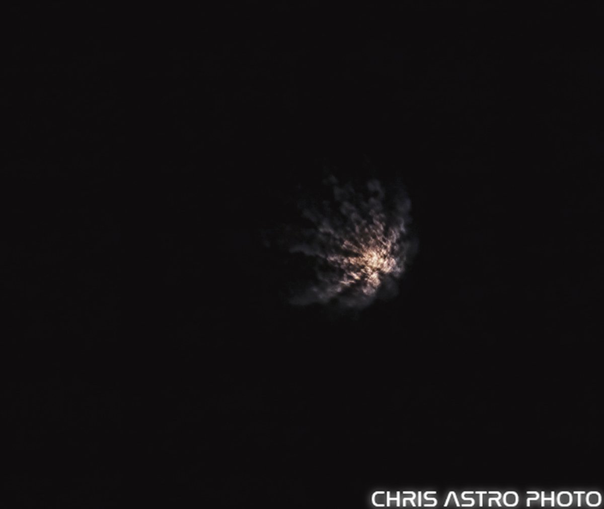 chrisastro101's tweet photo. A close up shot of the SpaceX ViaSat-3 Falcon 9 Heavy Rocket Launch 8:26 PM EDT Apr 30th, 2023 #satellite #rocketlaunch #spacex #falcon9 #spacexfalcon9heavylaunch #FalconHeavyLaunch #ksc #kennedyspacecenter #spacexrocketlaunch
@spacex
#astrophotography #ViaSat3Americas https://t.co/Pn7x0t5JUa