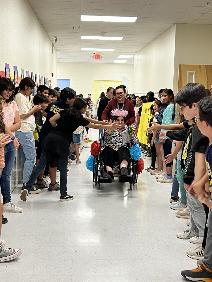 Gaileylk's tweet photo. Happy Principal’s Day! The students and staff sure did miss you!  We love you! @EPISDLibraries @sharodickerson @MesitaElem @EcdcMesita https://t.co/PCRS5RUFx6