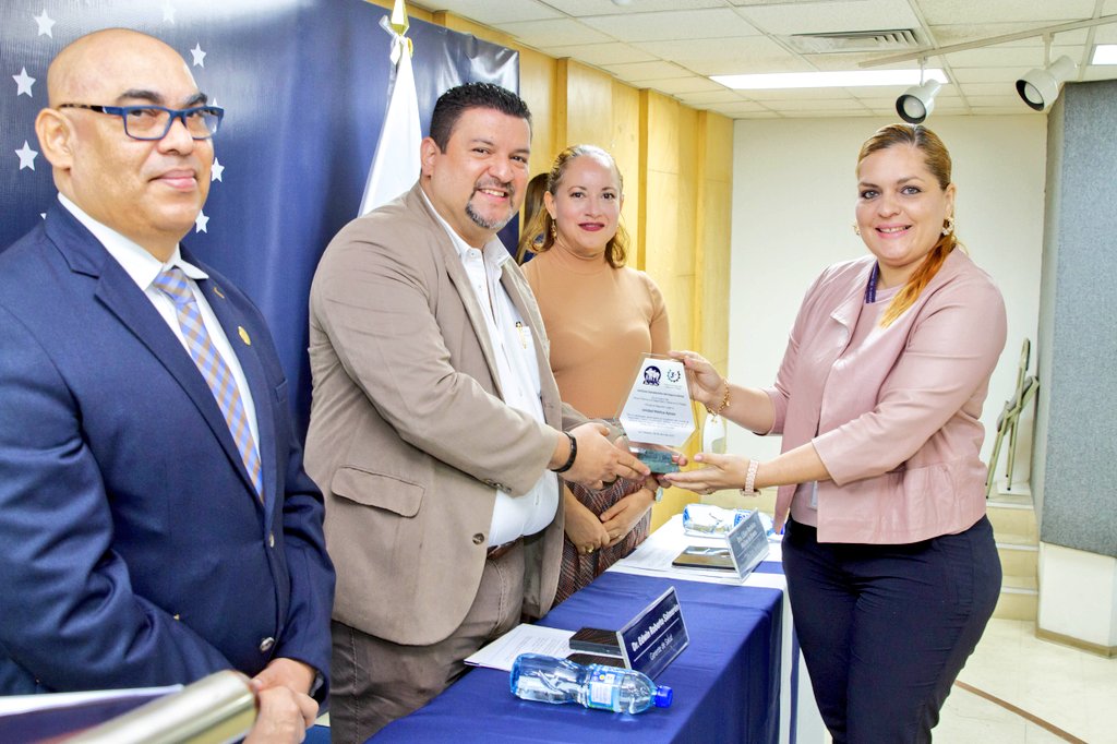 isss_gob_sv's tweet photo. El Gobierno del Presidente @nayibbukele  y la administración de la Dra. @MonicaAyalaGue1 seguirán impulsando acciones para cuidar a nuestro talento humano y normativas institucionales relacionadas con la salud ocupacional. https://t.co/fl6T2xc2He