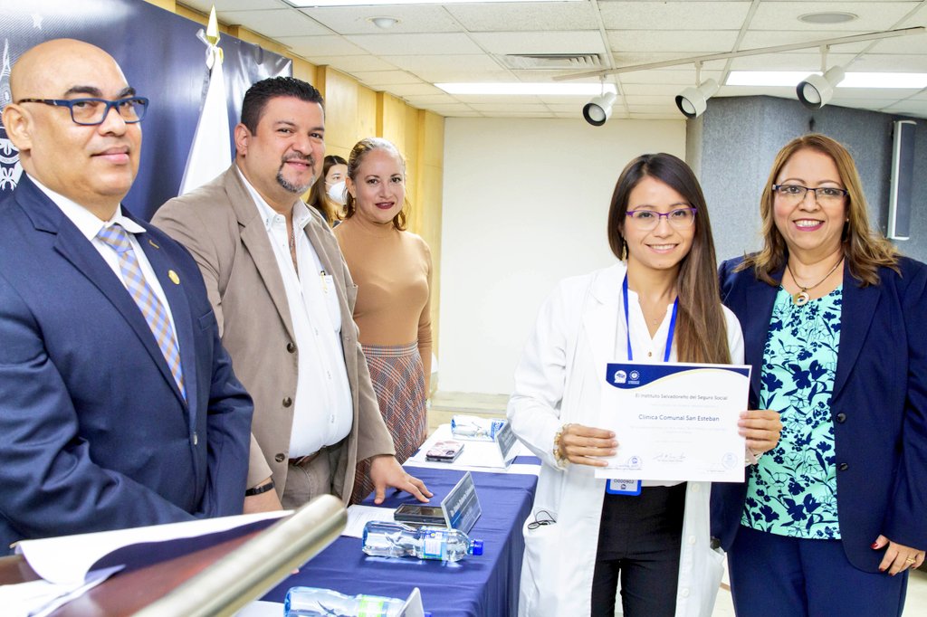 isss_gob_sv's tweet photo. El Gobierno del Presidente @nayibbukele  y la administración de la Dra. @MonicaAyalaGue1 seguirán impulsando acciones para cuidar a nuestro talento humano y normativas institucionales relacionadas con la salud ocupacional. https://t.co/fl6T2xc2He