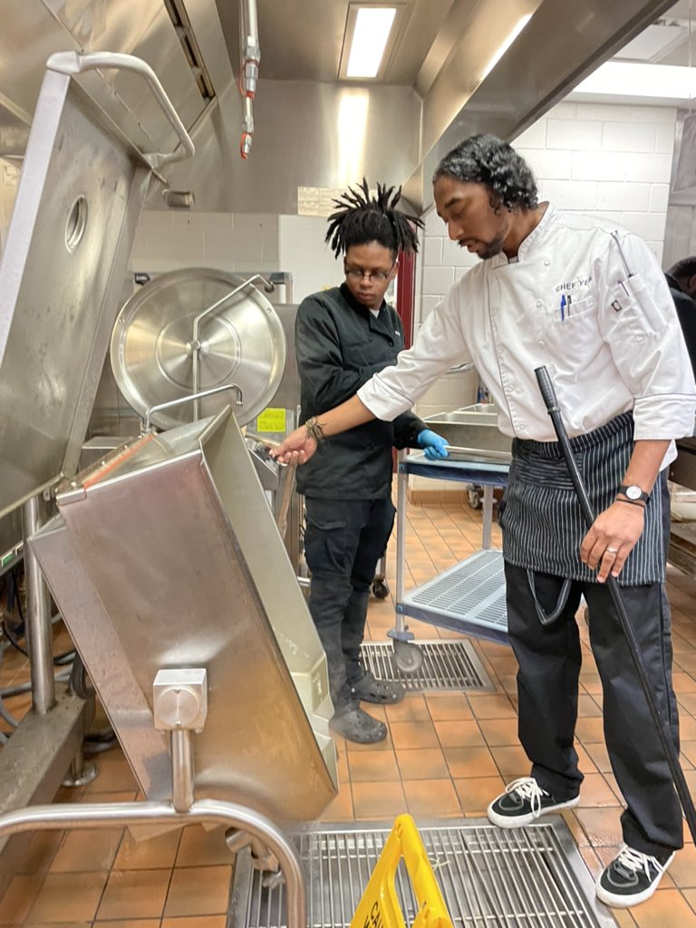 JulieYangMoCo's tweet photo. So much fun to invite local celebrity chef Peter Chang to teach Paint Branch HS Culinary students. It was an honor to meet our very own Maryland State Secondary School Assistant Principal of the year Mr. Ricardo Hernandez! #pbway #CTE #Careerpathway @MCPS @mcps_options https://t.co/NgEbR4YKm2