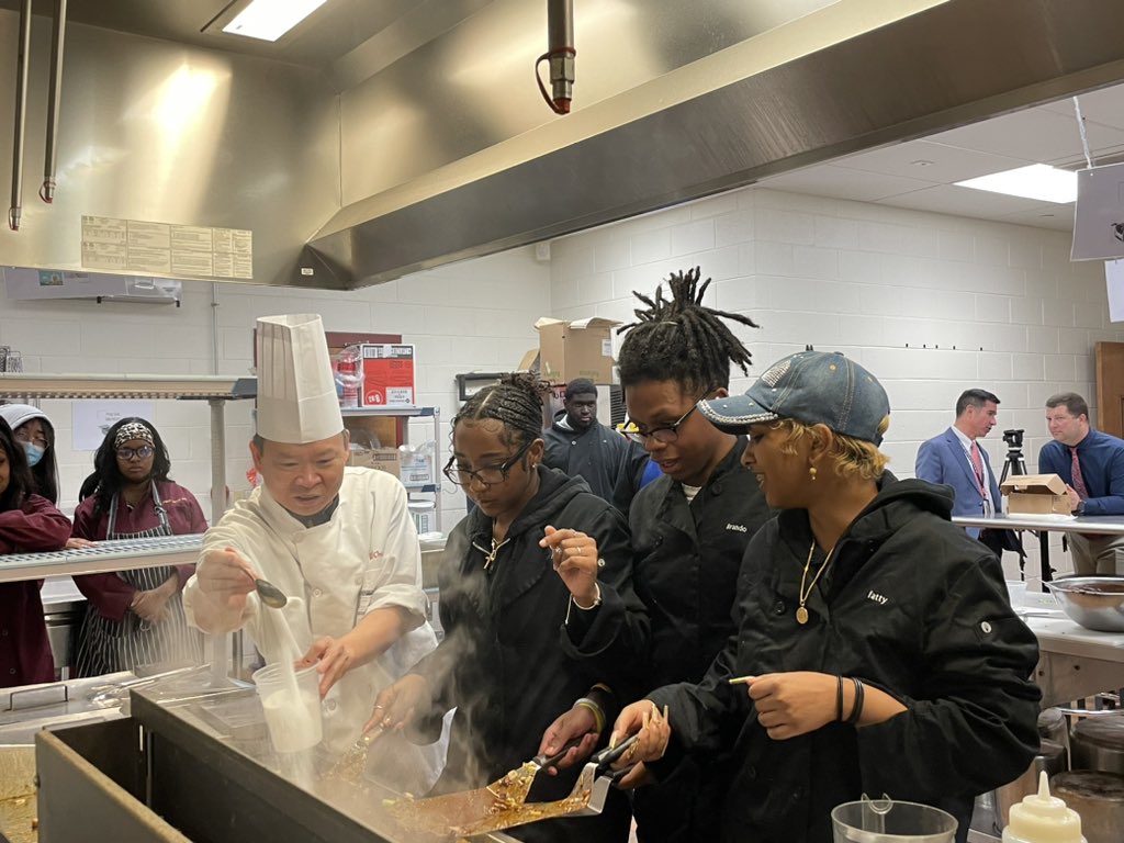 JulieYangMoCo's tweet photo. So much fun to invite local celebrity chef Peter Chang to teach Paint Branch HS Culinary students. It was an honor to meet our very own Maryland State Secondary School Assistant Principal of the year Mr. Ricardo Hernandez! #pbway #CTE #Careerpathway @MCPS @mcps_options https://t.co/NgEbR4YKm2