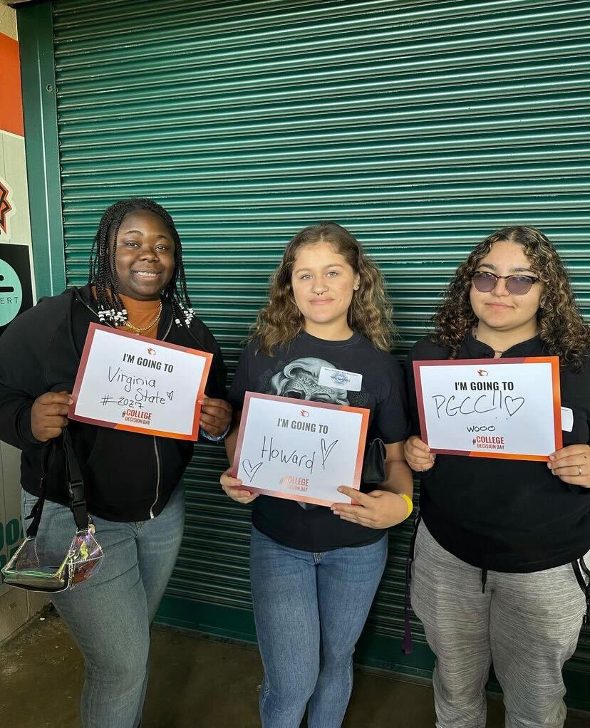 BetterMakeRoom's tweet photo. The future looks bright for the class of 2023 🤩 Happy #CollegeSigningDay to everyone who has committed to the next chapter of their lives!

And if you’re still deciding on where to go, take your time! We’re here to celebrate you all month long 👏 https://t.co/Uma92pYFYv