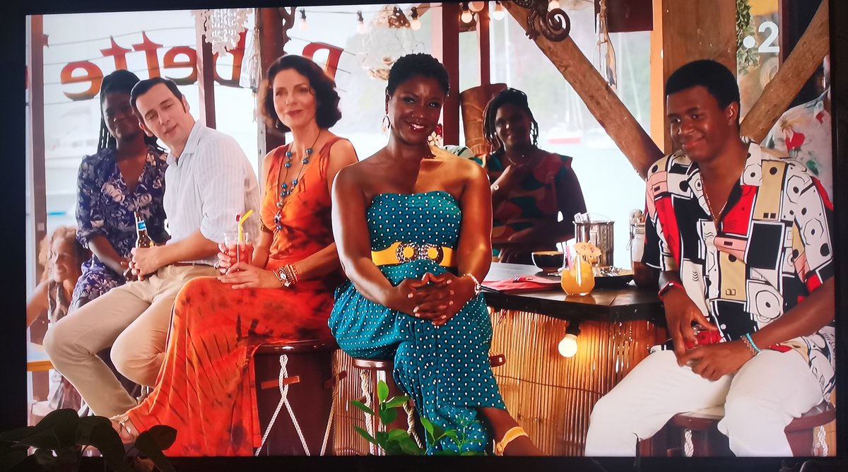 👏Finir la saison avec une belle équipe, une future grand-mère et un🦎 
See you soon😘
@DIPHarryLizard
@France2tv  @France2_Presse 
@deathinparadise @lizbourgine #deathinparadise #meurtresauparadis 🏝️🏖️🌅🌞🌺🦎saison 12 épisode 8 final #catherinebordey  @GinnyHolder1 #womenover50