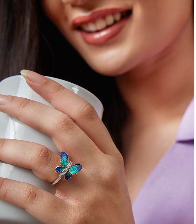 DilseJewels's tweet photo. A little coffee and a perfect statement ring for all your plans - just what the weekend ordered 🥰💜
.
.
.
.
.
.
.
.
.
.
 #jewellery #minimal #preciousjewellery #photooftheday #potd #jewelry #aesthetics #classy #finejewelery #everydaywear #dailywear #diamond #trending #fashion https://t.co/KaeGDtwH9R