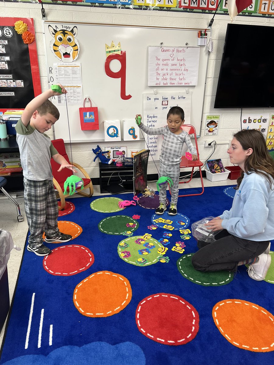 alicia_harkey's tweet photo. Due to a wonderful grant BCPS received, the Catawba Science center was able to come to our PreK classroom today. The students were so excited to learn more about insects and spiders! 🦋🕷️@BurkeCoSchools @ves_tigers #ignitelearnimgBCPS https://t.co/ppst1M0vtQ