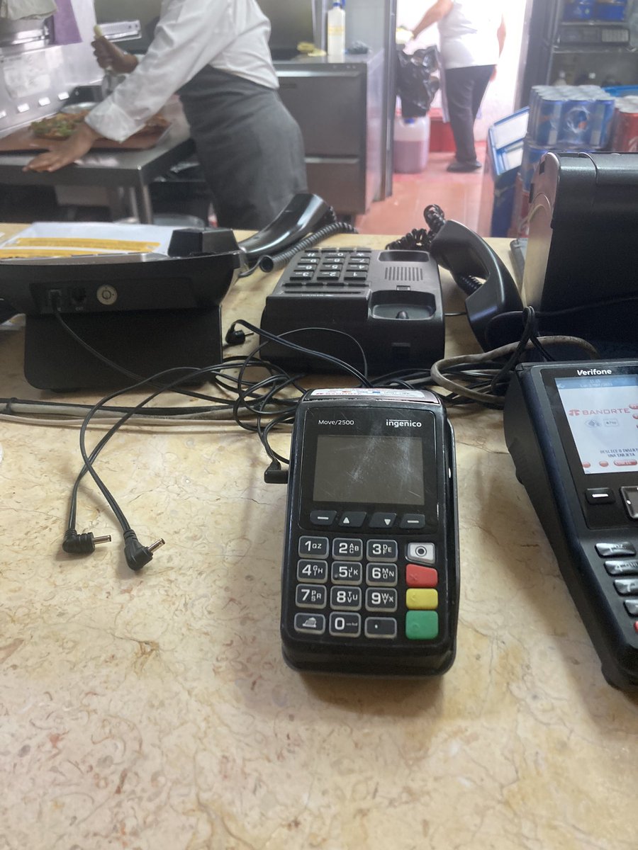 YoSoyJoaco's tweet photo. Así las cosas en @PizzasPlaza Renato Leduc. No puedes hacer pedidos a domicilio porque prefieren tener las 2 líneas descolgadas… ¿Qué pensará el patrón de sus empleados estrella? https://t.co/DNGyaq9tC7