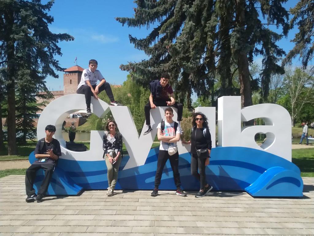 IESLosSalados's tweet photo. ¡Estamos de viaje!Alumnos de nuestro centro disfrutan esta semana de una movilidad #Erasmus+ en Békéscsaba (Hungría). Hoy han visitado la ciudad de Gyula y sus castillos. ¡Seguro que será toda una experiencia para nuestros chicos! #KA229 @educacyl @sepiegob https://t.co/SClouf9Wcq