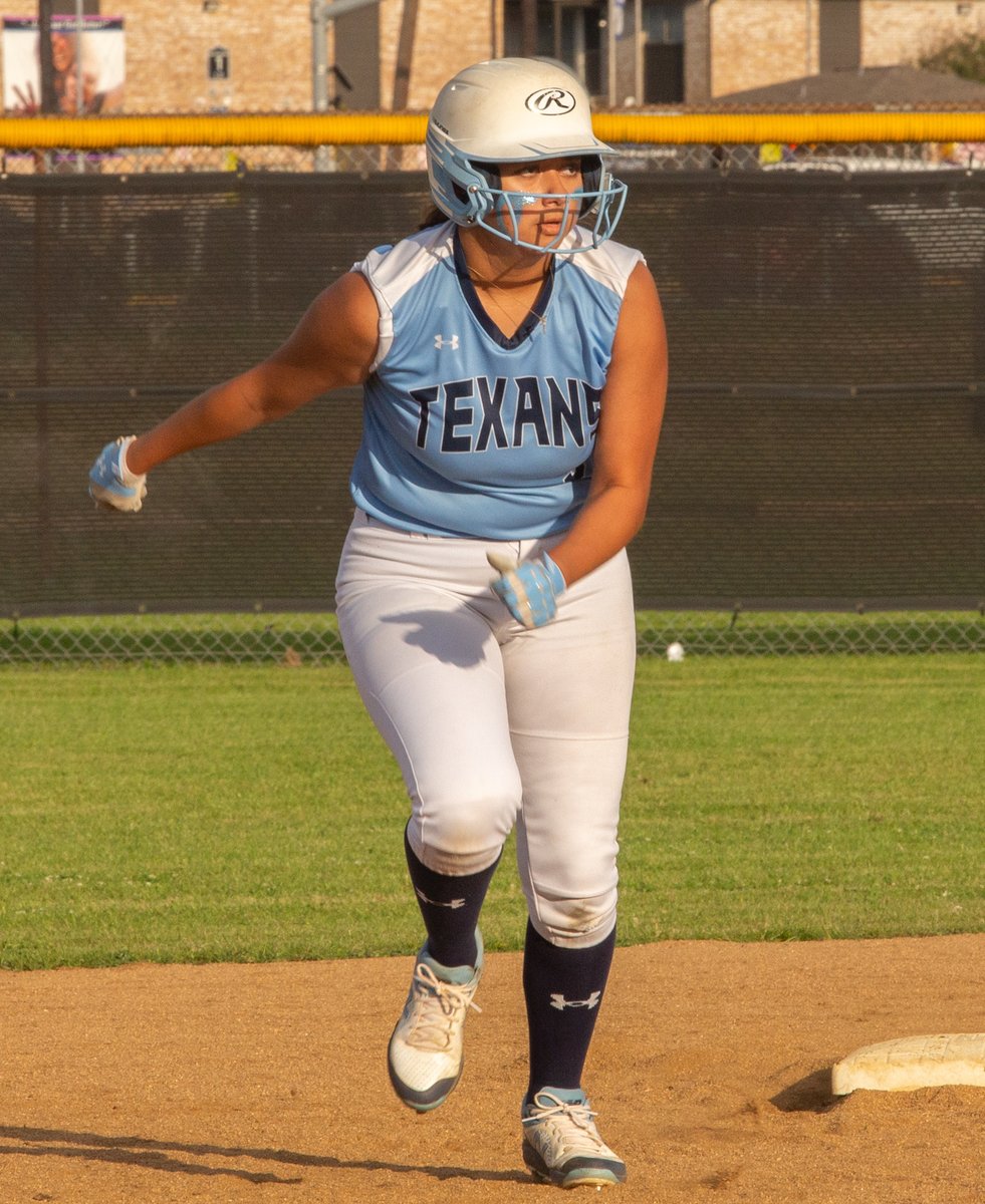 SRHSTancinco's tweet photo. Photos from Senior Night against PHS @SRHSTx_softball 

https://t.co/zOC6s9VZ3M https://t.co/TDiEoZFYiJ