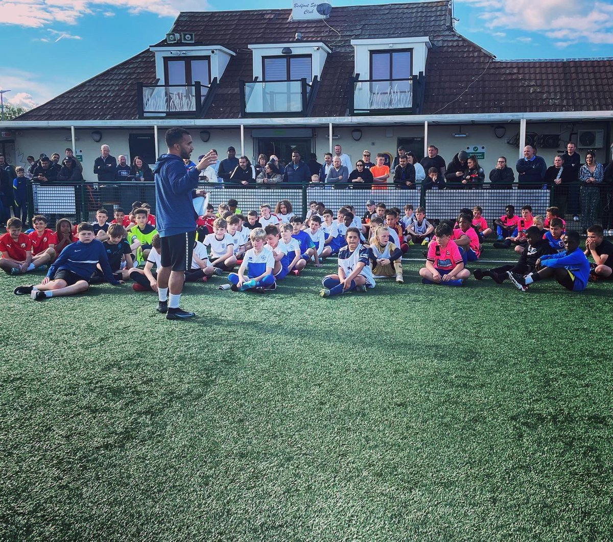 danedwards9's tweet photo. Ran my first โPlayer Ledโ tournament today
โฝ๏ธ Over 80 u11s
โNo coaches or managers
โ
Players run their own teams, subs, formationsโฆetc
โ No coaches/parents shouting at players
๐ฃPlayers have to learn for themselves & find their own voices
Thanks to @BSFC_Official as always https://t.co/9GoYGgPb3k