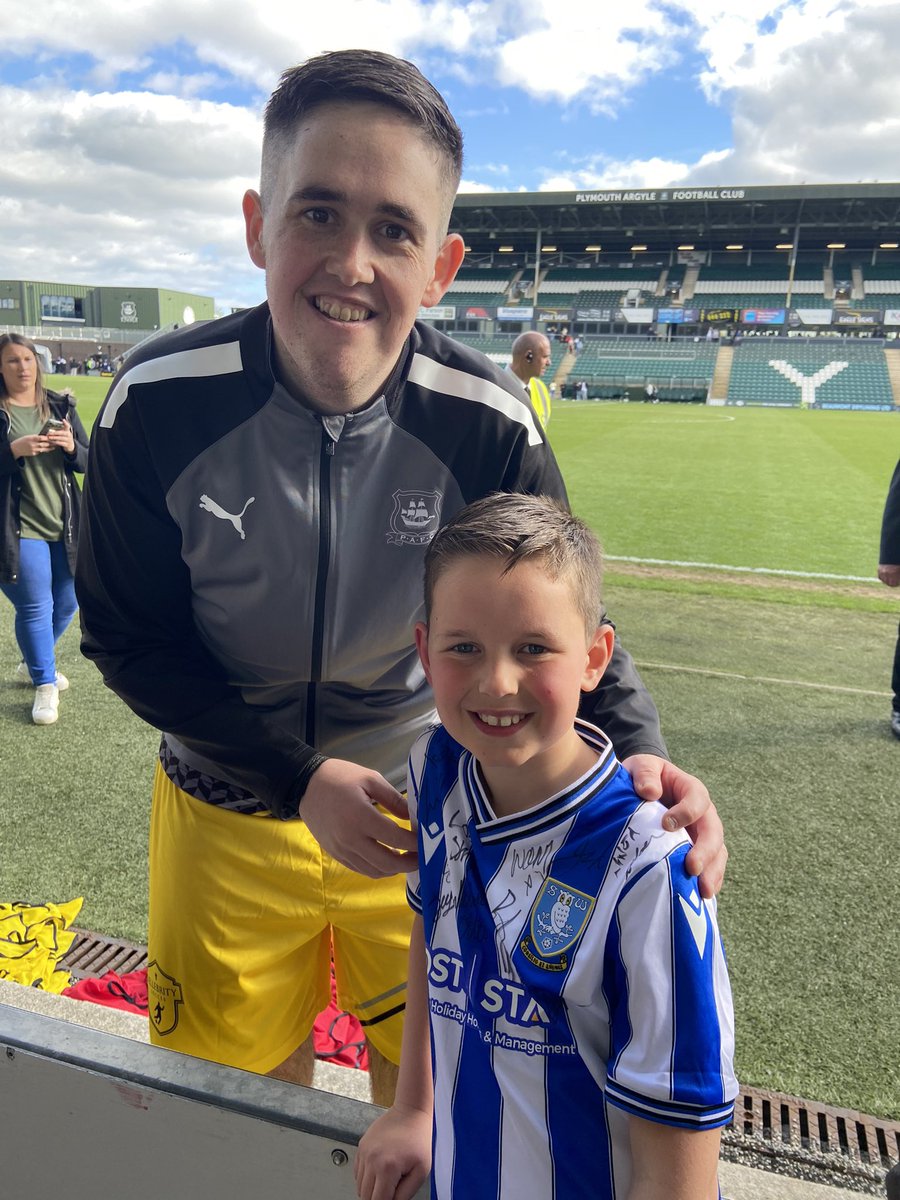 @the_pieface Thankyou for taking the time to come and sign my boys shirt and have a photo with him. He was bursting with happiness when he left Argyle today.