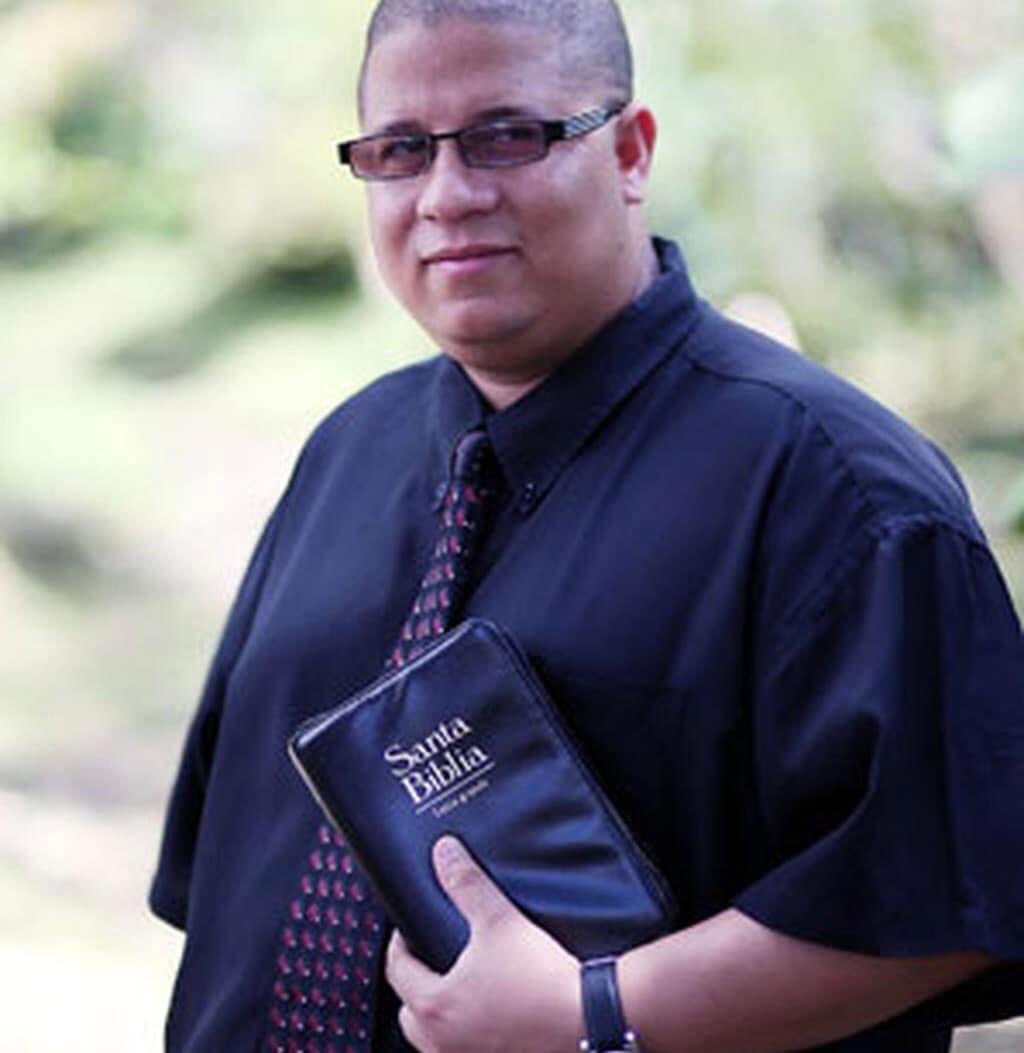 ArtXTR's tweet image. POV: Eres un hombre boricua y acabas de cumplir 40 años. Escoge tu personalidad.