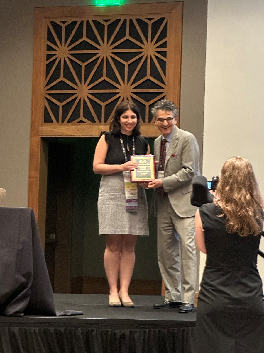 During #AUR23 , Dr. Gelareh Sadigh received her RRA New Investigator Award. Join us in congratulating Dr. Sadigh on her fantastic accomplishment!

#UCIRadiology #Radiologist #Award <a href="/GelarehSadigh/">Gelareh Sadigh, MD</a> <a href="/UCIradres/">UCI Radiology Residency</a> <a href="/UCI_Neurorads/">UCI Neuroradiology</a> <a href="/UCIMedSchool/">UC Irvine School of Medicine</a> @AURtweet