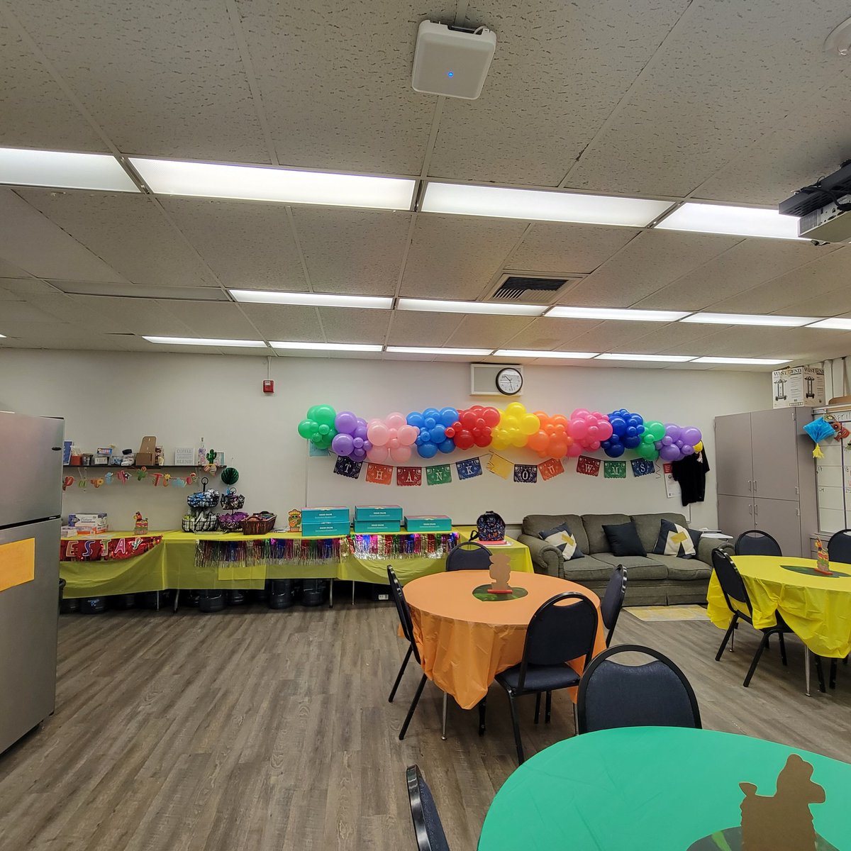 YolieNungaray's tweet photo. @PTA_WMS along with support from families celebrate our entire staff for their hard work throughout the school year #TeacherAppreciationWeek #StaffAppreciationWeek #ClassifiedEmployeesAppreciationWeek https://t.co/LJ9TCdJtXy