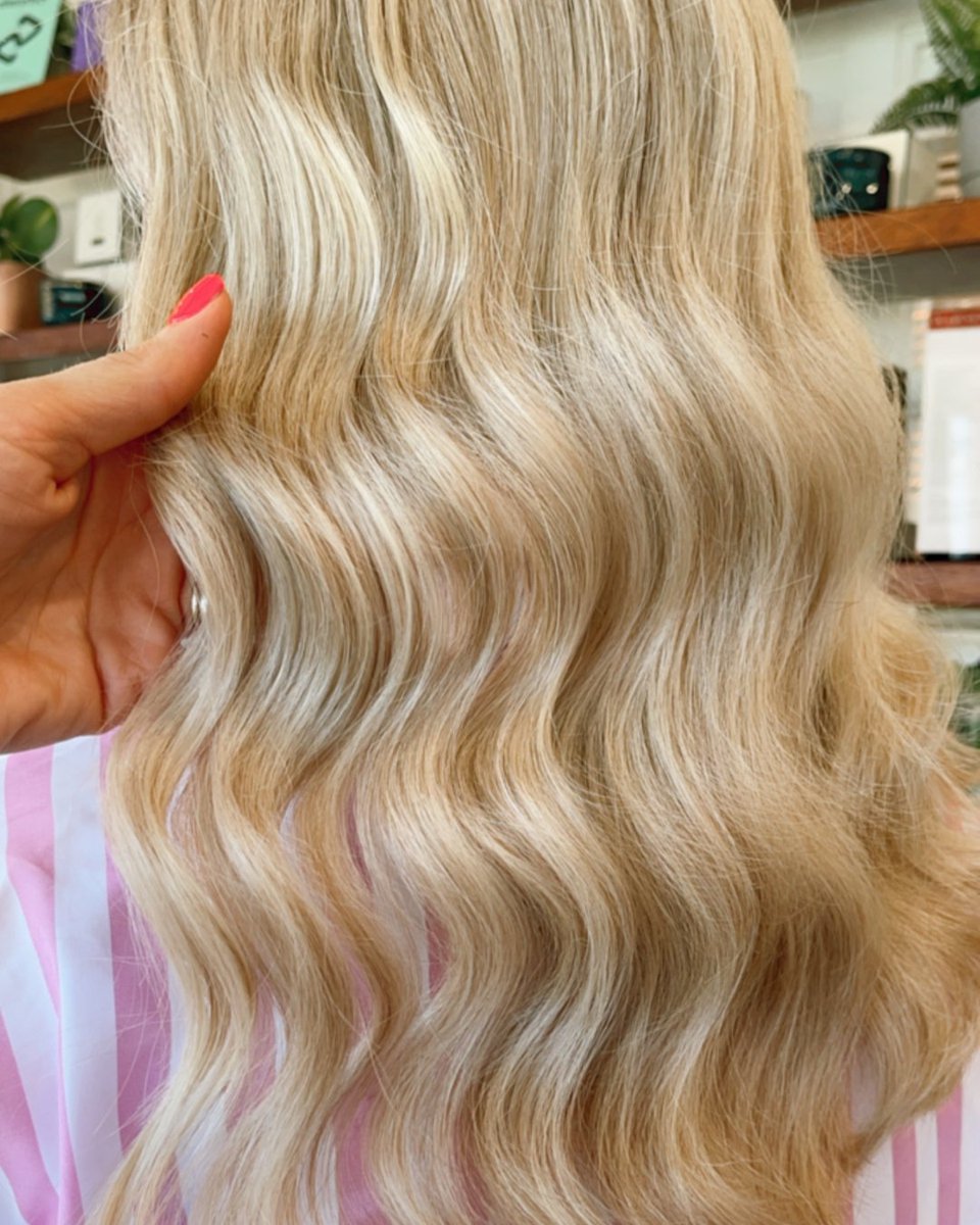 A beautiful bright blonde finished off with some waves ⭐️
.
.
. #blondebeachyhair #blondebalayage #beachywaves #healthyhairtips #healthybeachyblonde #livedinblonde #blondebalayage #blondehighlights #healthyhair #hairtips #haircaretips #healthyhairjourney #blondehair #beachyhair #