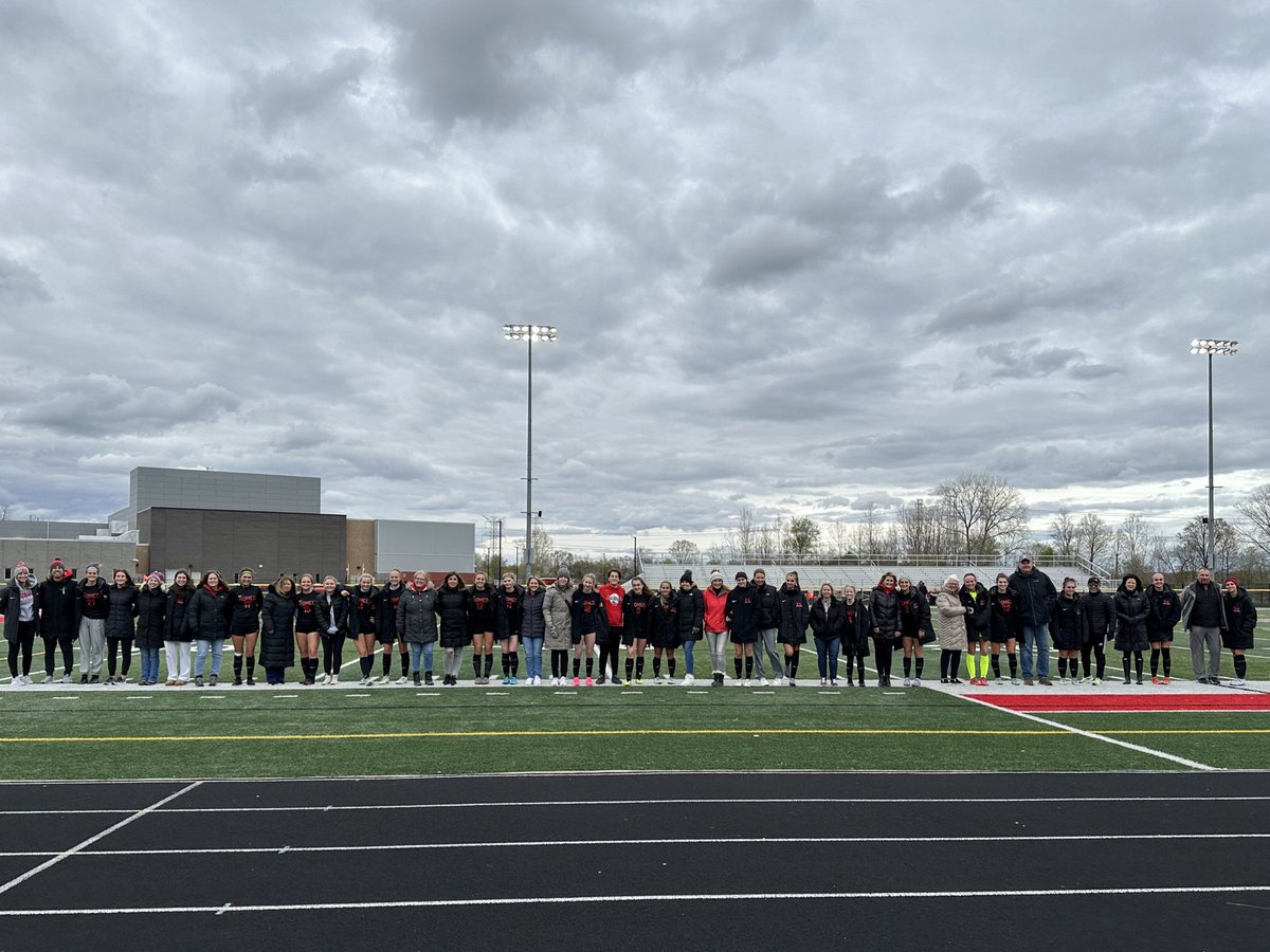 Shout out to all of these amazing mental health allies &amp; our varsity <a href="/RomeoHS_WSOC/">Romeo HS Women’s Soccer</a> team💚❤️ #MHAW2023