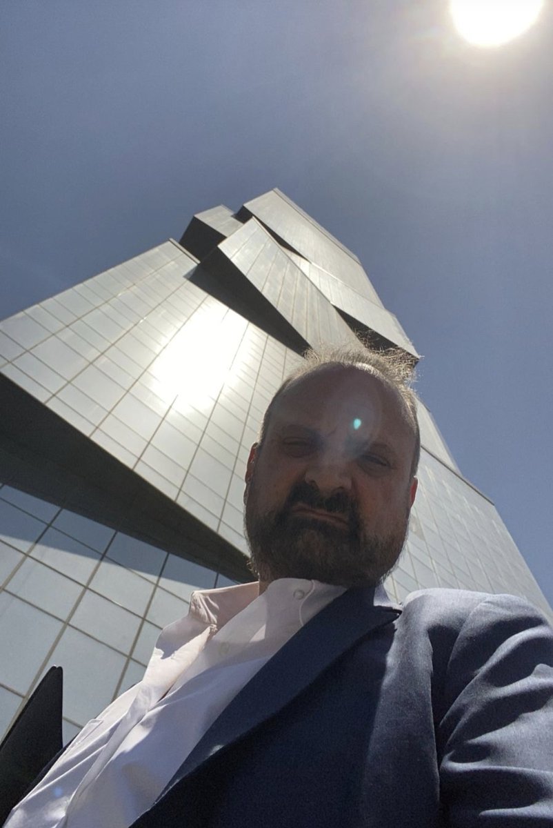 pepehanan's tweet photo. Con todo y pelos parados
#Inxignia #GrupoJV 
Brutal fotografía en la torre más espectacular de #Puebla https://t.co/TCHcXiN7nn
