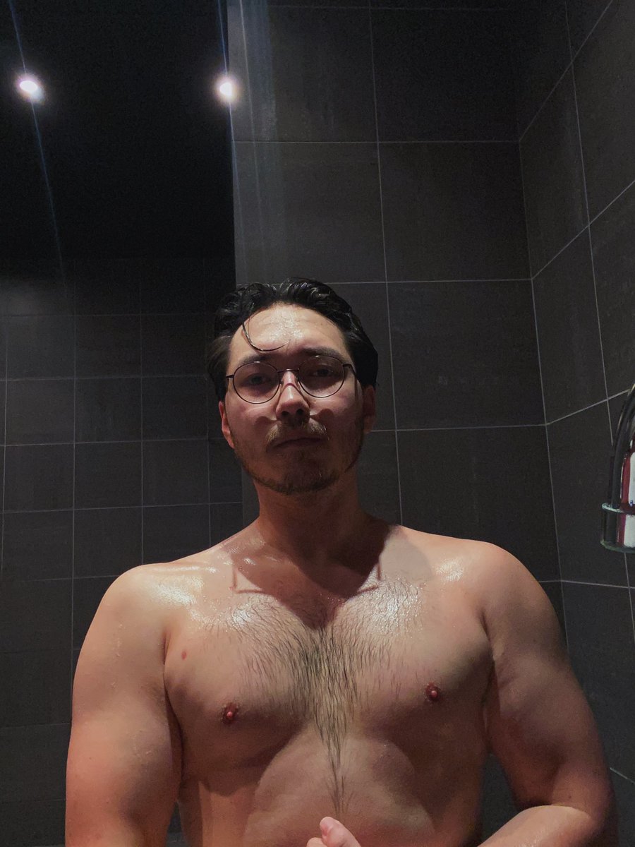 Pascal on Twitter: "Some after gym, shower room, flexing. Flagged for