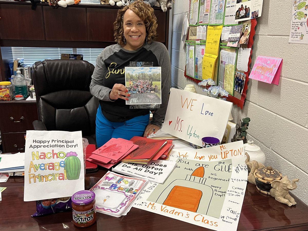 Happy Principal’s Day, Mrs. Upton! Thank you for helping us grow and for taking such good care of us! We love you. 💙💛