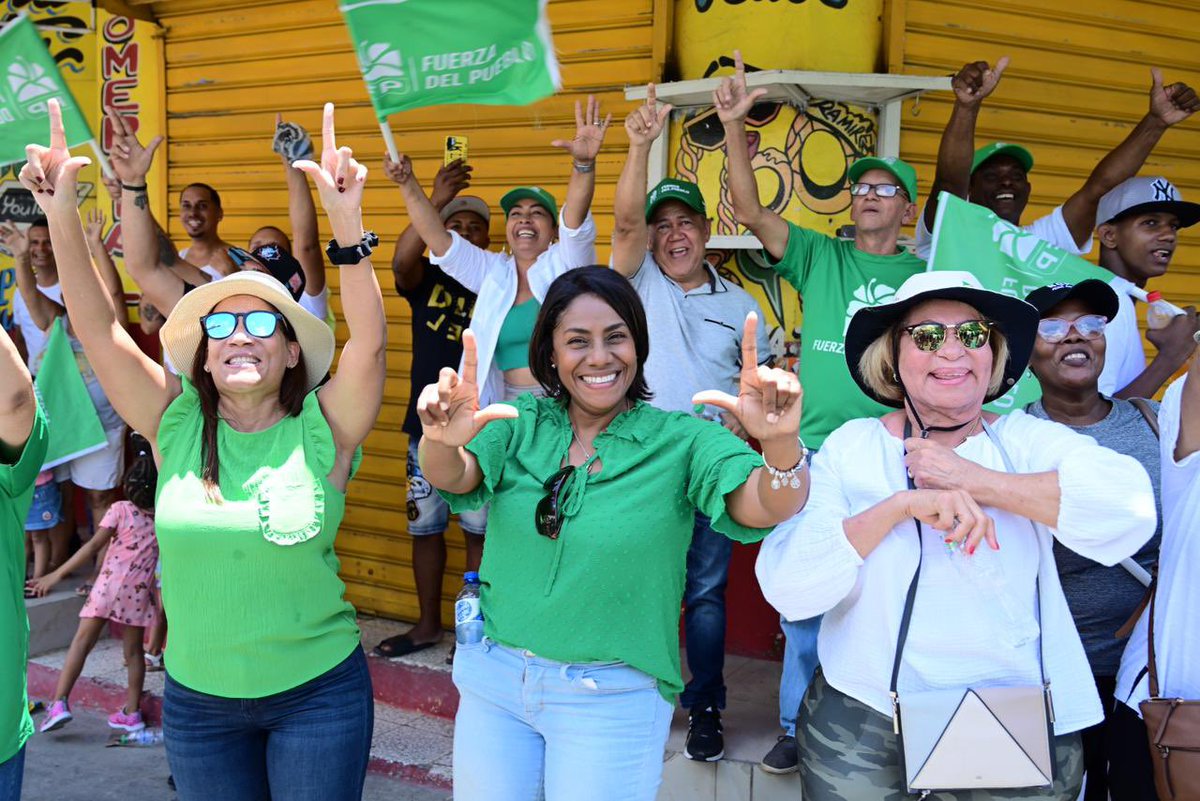 LeonelFernandez's tweet photo. El pueblo ha salido a decirle basta a la delincuencia, al miedo, al alto costo de vida, al desempleo y a las promesas incumplidas.

#MarchaTrabajadoresFP
#MarchaFP
#FuerzaDelPueblo
#RumboADosMillones https://t.co/iivKL7aoXV