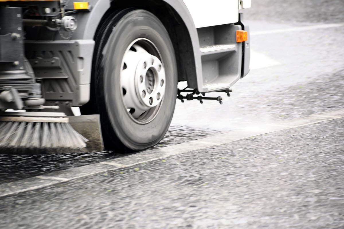Street sweeping will take place in Midhurst this week. Please do not rake sand into piles at the road or the end of your driveway.