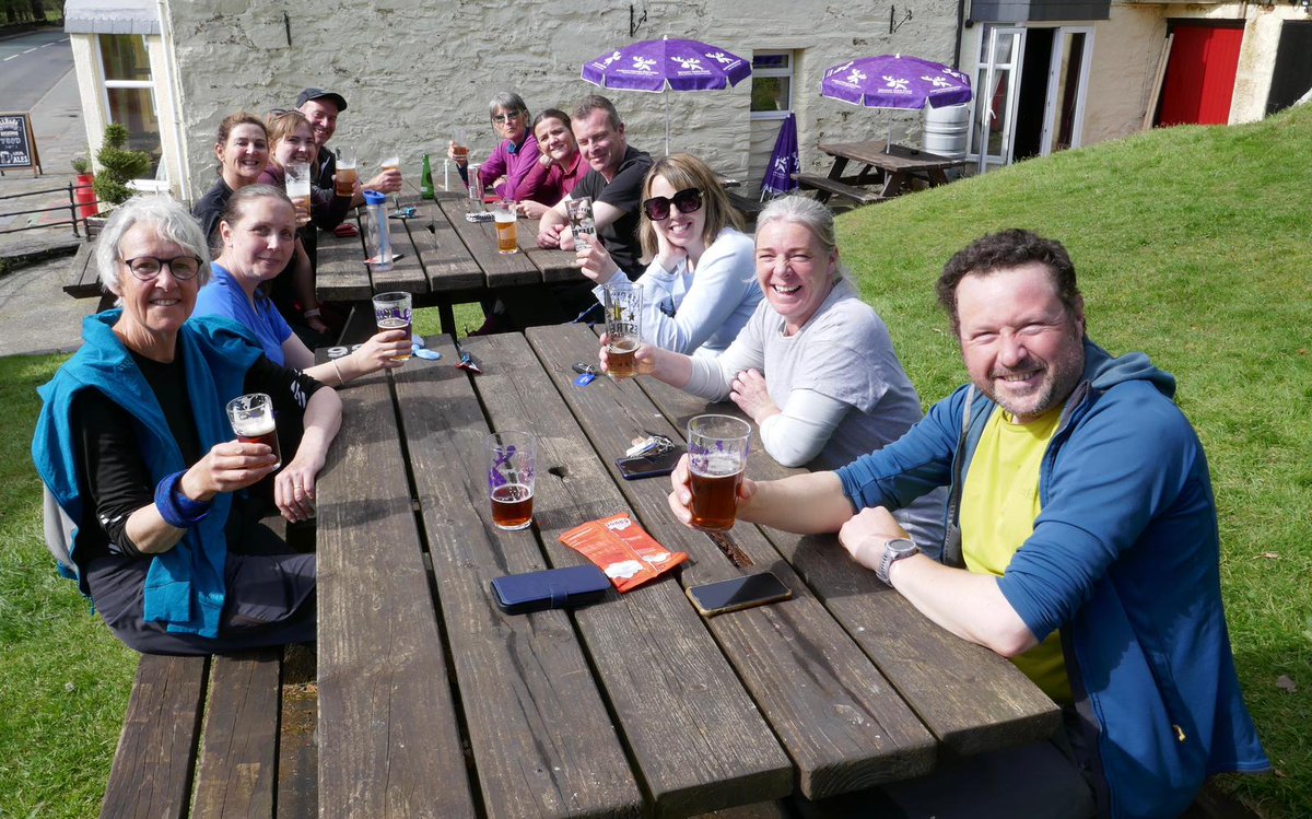 Taith Flasu Moel Siabod heddiw gyda criw o 21. Braf cael llawer o wynebau newydd ar y daith a theimlad bod yr haf wedi cyraedd  yn nhafarn Tyn y Coed!