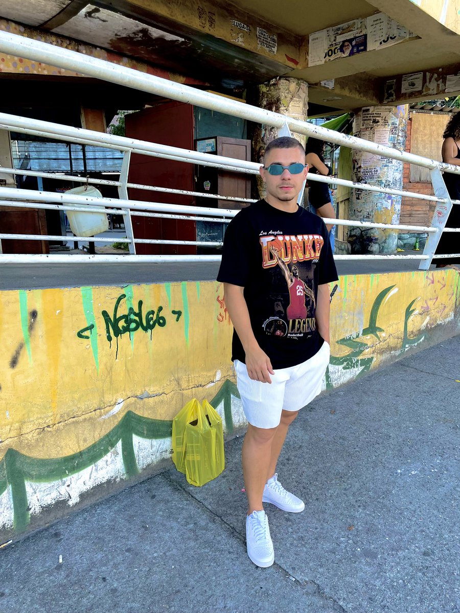 DocorteRb's tweet photo. Quem não conhece tá sem internet 🕺🎶 https://t.co/DPYKLNmVAP