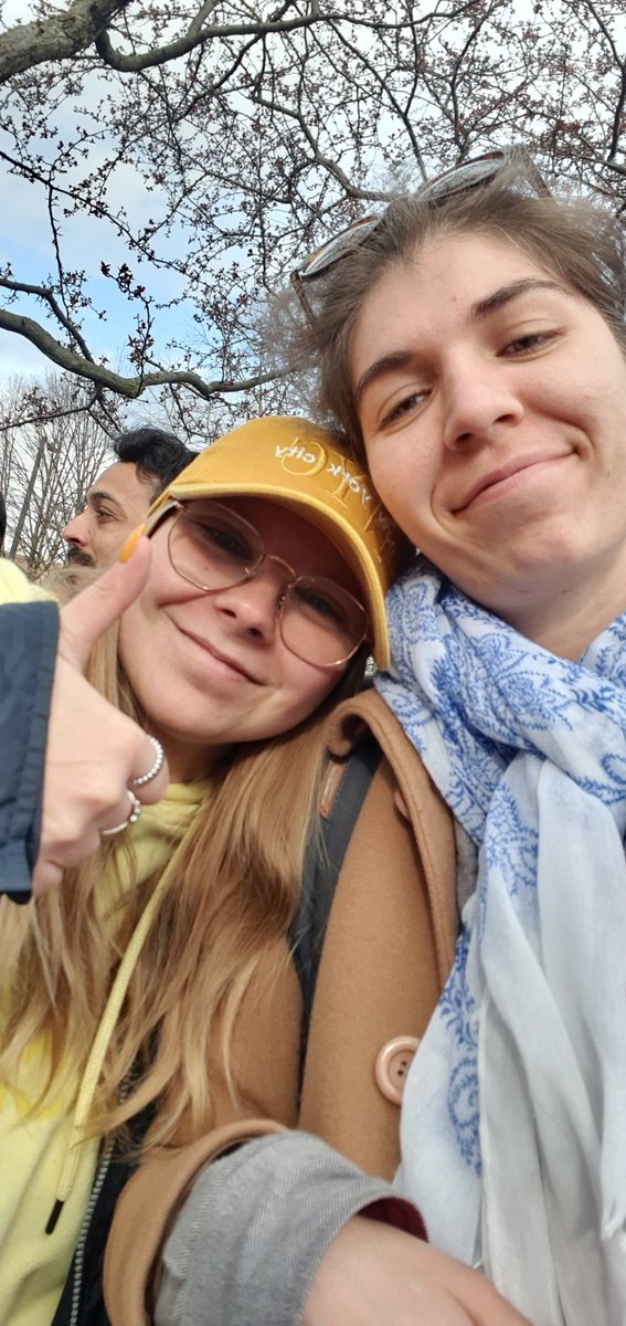 The walkout to #SupportOurScience in good company with <a href="/Faraut_M/">Marie Faraut</a>