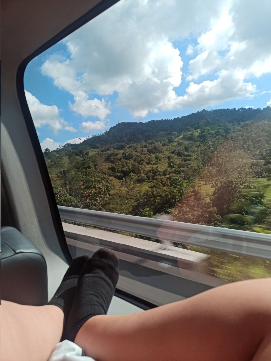 Meliss_277's tweet photo. Piecitos viajero ...feets happy #feetfinder #feetcontent #feet_lover  travel feetd https://t.co/kcX6DgIZlX