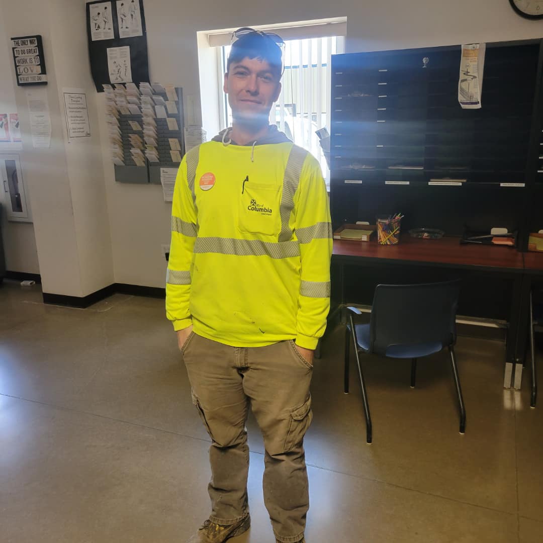 LiUNALocal955's tweet photo. Say hello to our members wearing buttons today. @Comogov needs to give their #essentialworkers the #essentialpay they deserve. Step scale now! #MayDay #InternationalWorkersDay https://t.co/9bdqVgEAQS