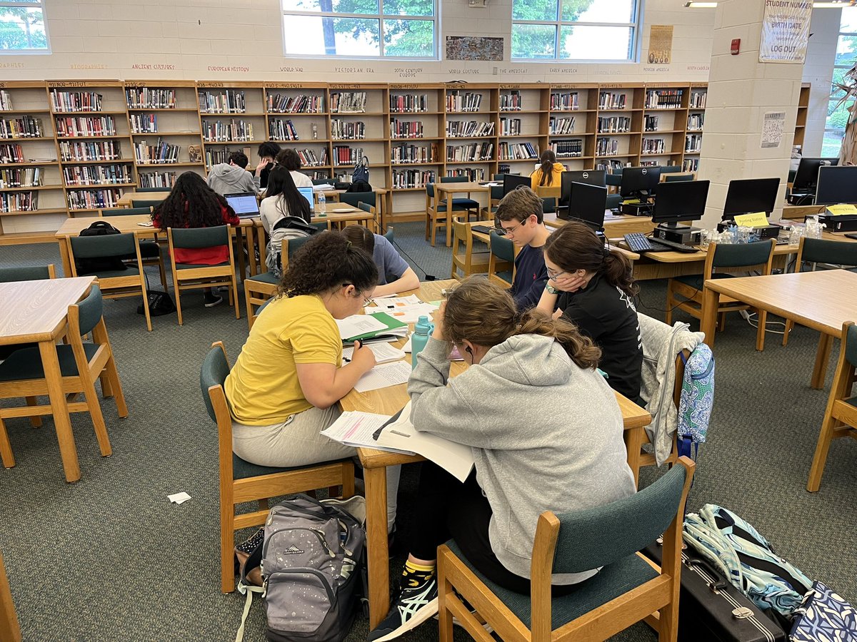 nwhs_media's tweet image. Tonight, we launched AP @ Night, our effort to support students during AP Exams. Over the next two weeks, we will offer extended hours—with snacks—for quiet and group study. Check out the student response! #GCSLibrariesEngage #govikes