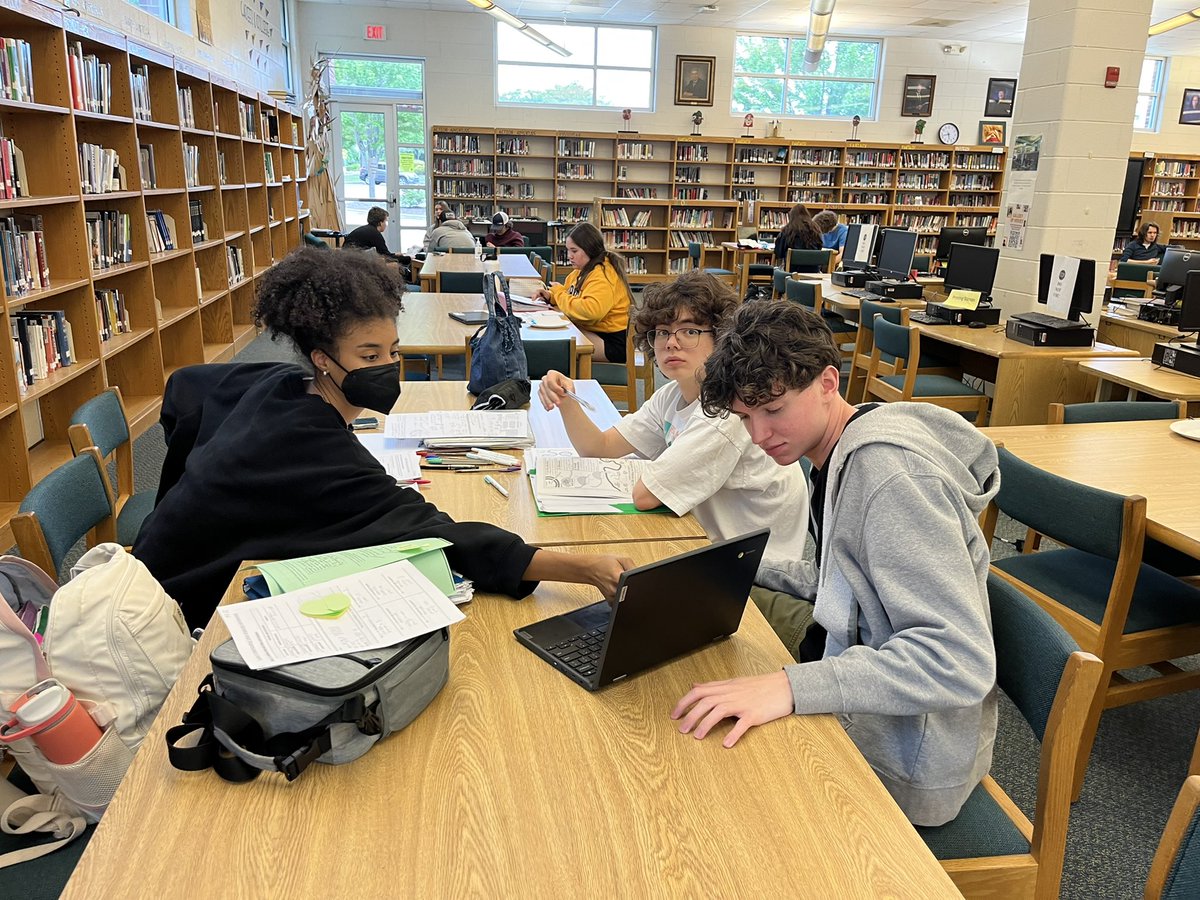 nwhs_media's tweet image. Tonight, we launched AP @ Night, our effort to support students during AP Exams. Over the next two weeks, we will offer extended hours—with snacks—for quiet and group study. Check out the student response! #GCSLibrariesEngage #govikes