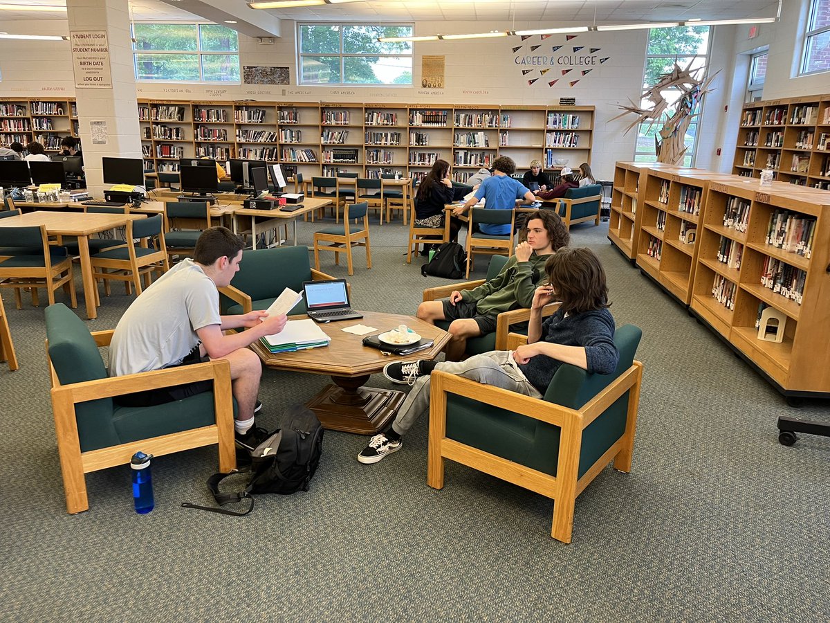 nwhs_media's tweet image. Tonight, we launched AP @ Night, our effort to support students during AP Exams. Over the next two weeks, we will offer extended hours—with snacks—for quiet and group study. Check out the student response! #GCSLibrariesEngage #govikes
