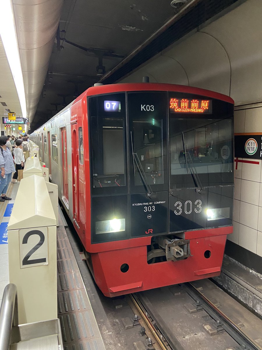 tom4idsub's tweet photo. @tomorail19 フォローありがとうございます、よろしくお願いします
↓303系本カラK3編成 博多にて撮影 https://t.co/oi3ogAzJY7
