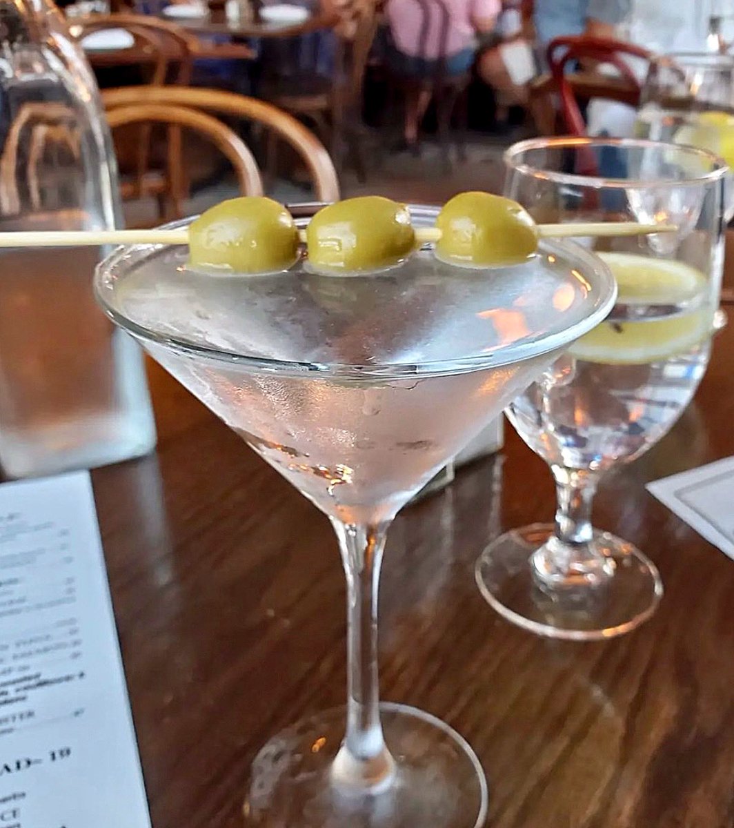 1020post's tweet photo. A perfect way to celebrate the first day of May 🍸🌸 Cheers! https://t.co/gEIhxBTRhA