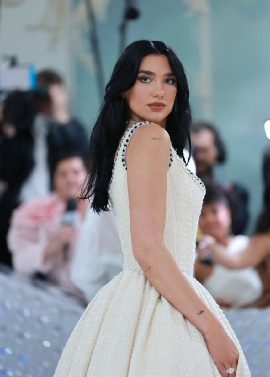 metgalafashion_'s tweet photo. Dua Lipa at the #MetGala https://t.co/IOOrTk5oz1