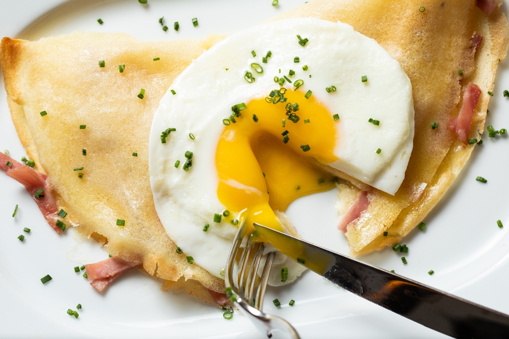 CupforCup's tweet photo. It's National Egg Month! 🍳🎉 We're celebrating with this savory Gruyere Cheese, Ham, and Egg Crepe. The perfect breakfast or brunch dish that's packed with flavor and protein. #NationalEggMonth #Cup4Cup #GlutenFree #Crepes #BrunchGoals #SavoryCrepe 
https://t.co/q4zWBXctTJ https://t.co/LdJ33ux6cu