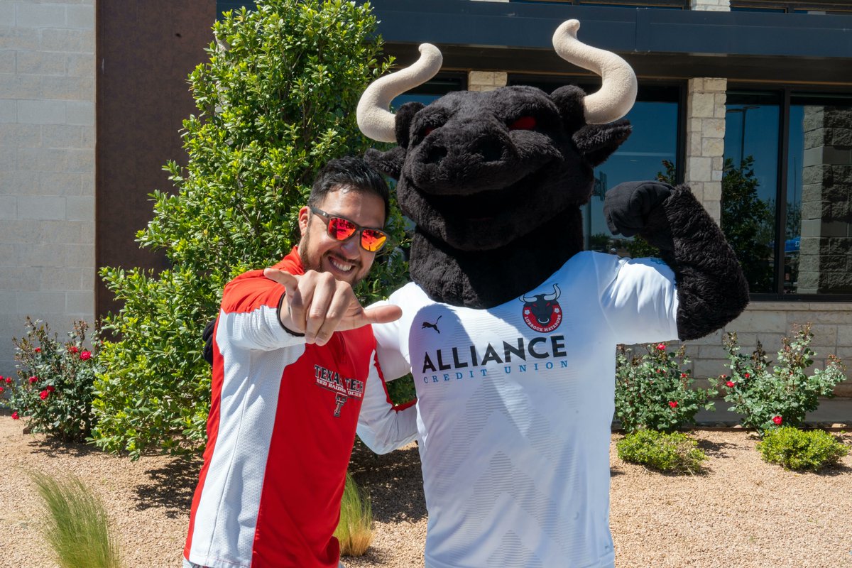 AllianceCUTX's tweet photo. Thank YOU for making the @LubbockMatadors Kickoff Party so special.
Good Luck this season! #LBKBuilt β½π₯
https://t.co/f7JPsWafw7