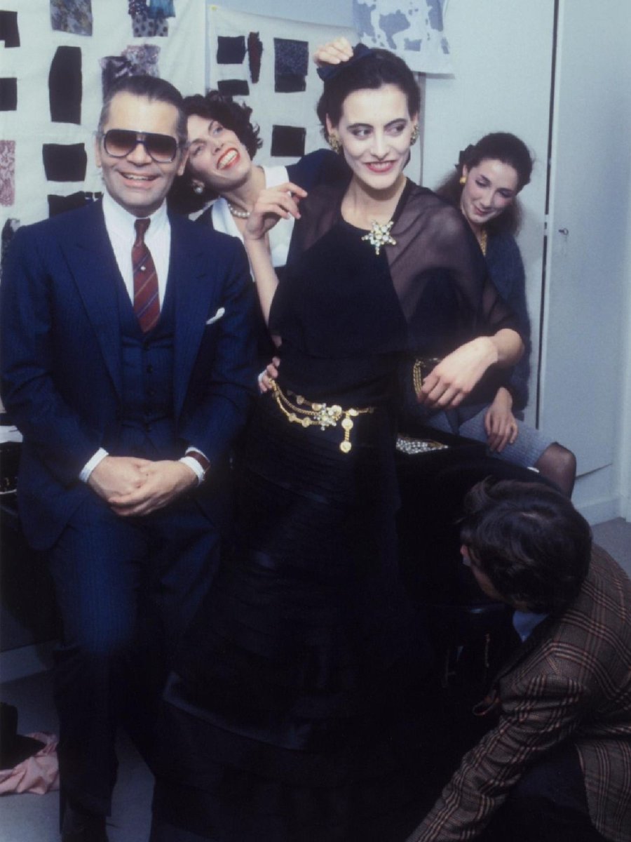 NGVMelbourne's tweet photo. A moment worthy of the #MetGala: ‘I’m very much down to earth, just not this earth.’ – Karl Lagerfeld
@metmuseum
#NGV #NGVCollection #KarlLagerfeld #Chanel #CocoChanel #Fashion #FashionDesign #RedCarpet https://t.co/hubAOD6UXp