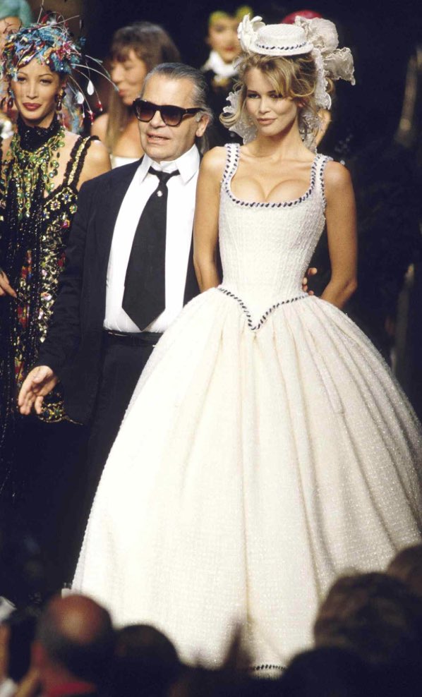 fashionphileuk's tweet photo. Co Chair Dua Lipa has arrived at the Met Gala wearing the Chanel bride dress first seen on Claudia Schiffer FW95/96 #MetGala2023 https://t.co/IKbHmR76Ns