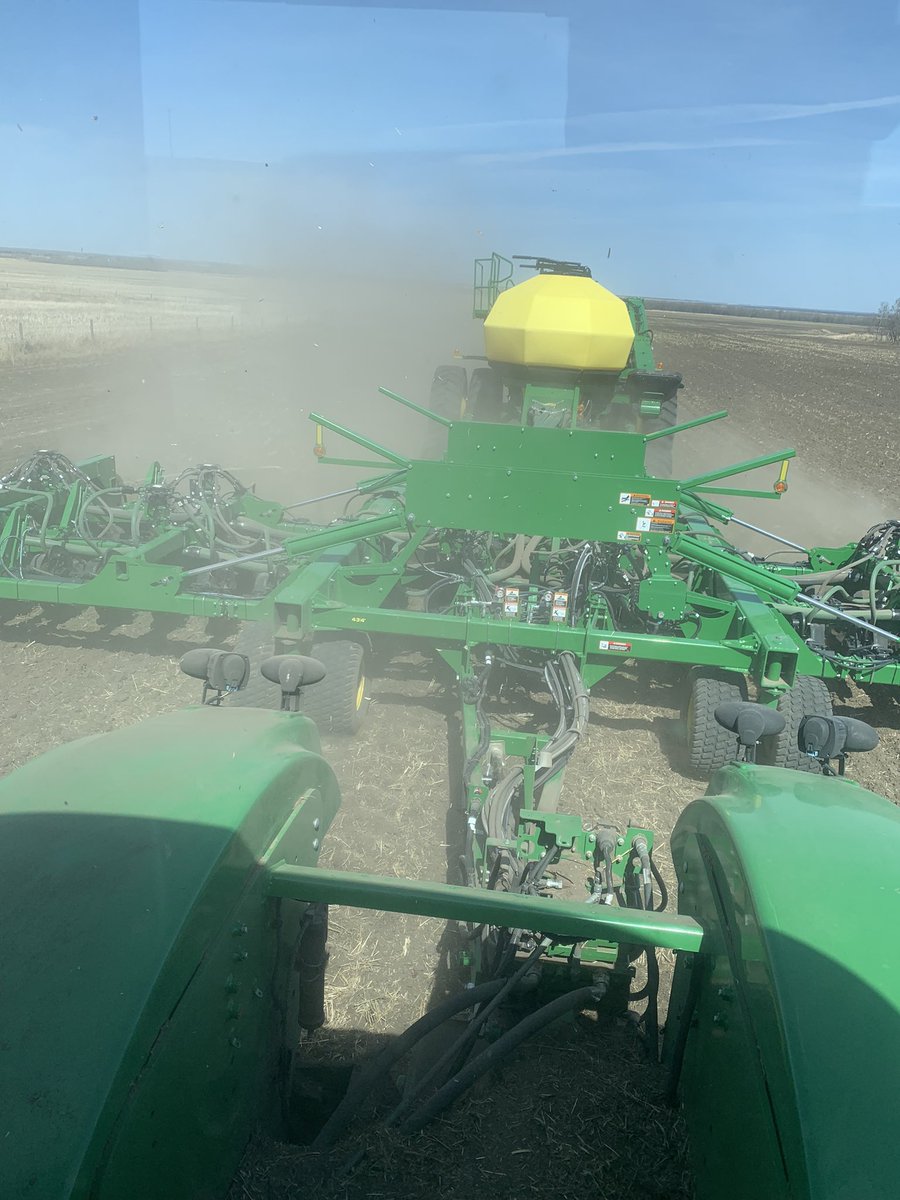 oatsgrower's tweet photo. #plant23 has begun near #Tofield #hrsw #aacstarbuck @Penwest_Seeds โฆwee bit dusty and windy https://t.co/Ny9FL1A5zB