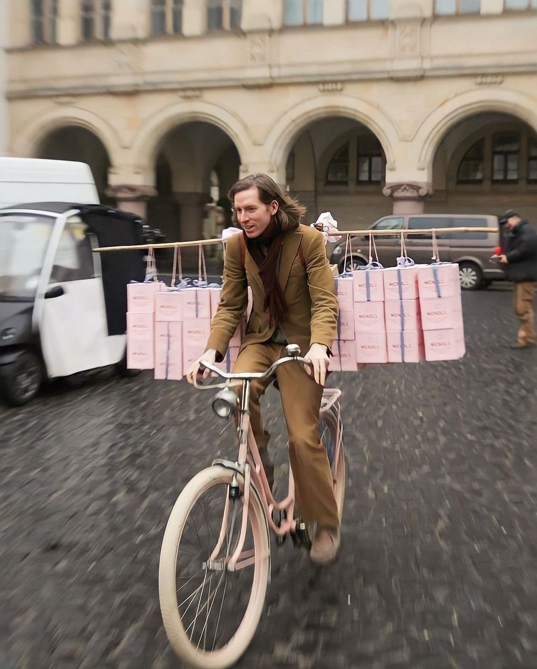 Happy 54th Birthday to Wes Anderson! What film by this extraordinary director is your personal favorite? 